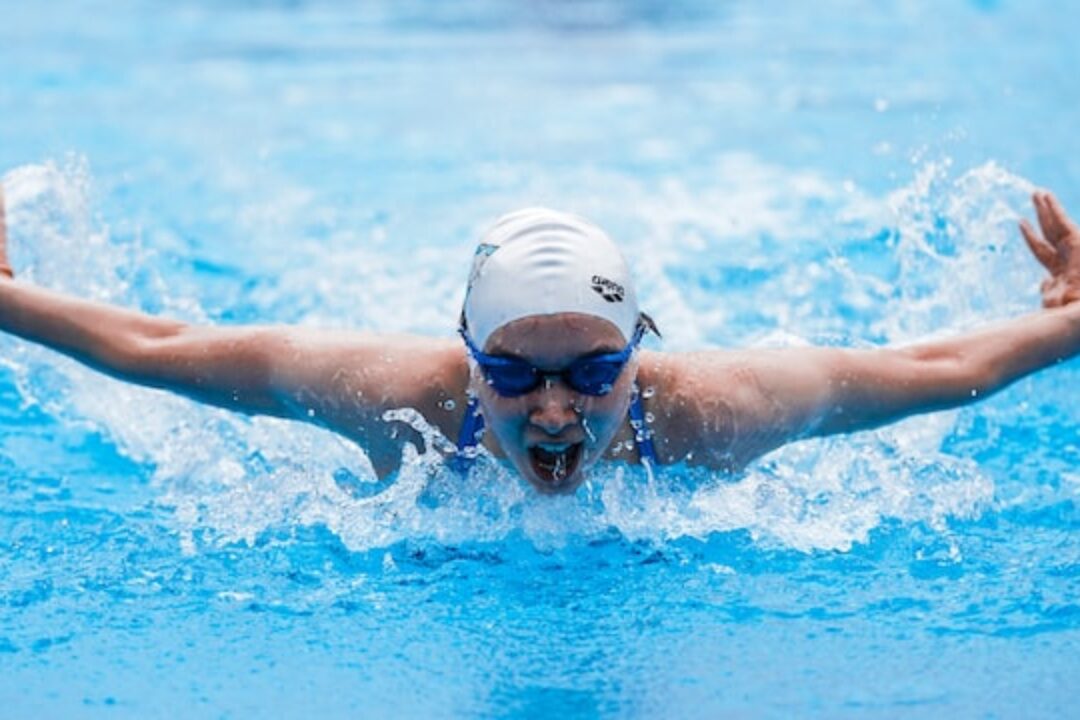 Wie hilft Schwimmen bei Arthritis?
